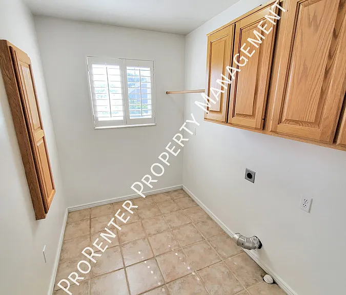 1488 Earl Cir — Photo 19