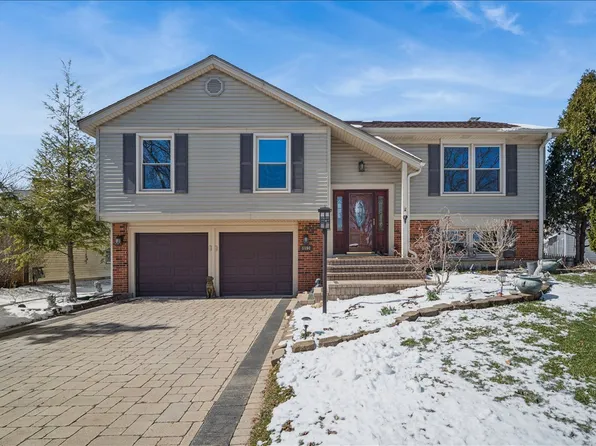 1190 Buttercup Ln, Bartlett, IL 60103