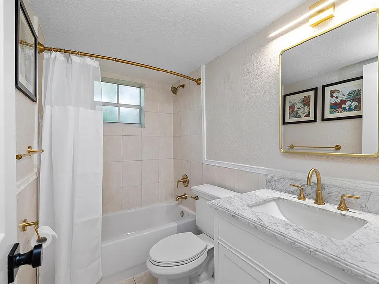 2701 NE 6th Ave — Photo 5