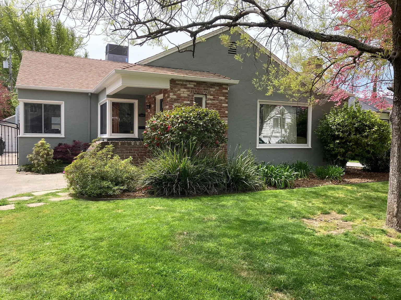 1300 Marian Way photo 1
