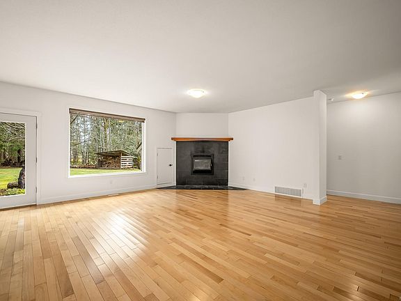 4th image of 176 Webb Rd