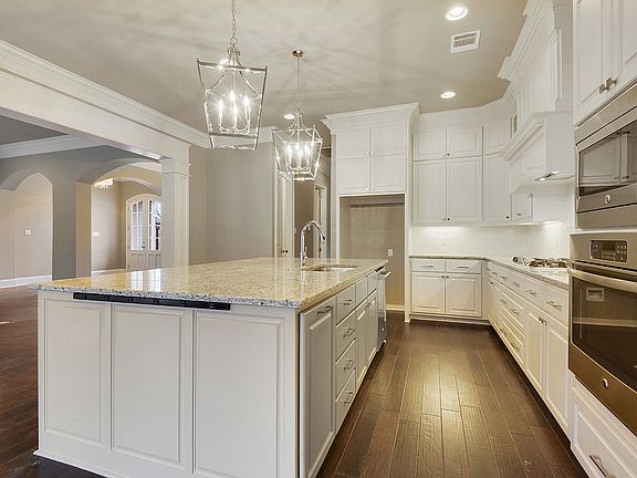 3rd image of 12409 Legacy Hills Dr