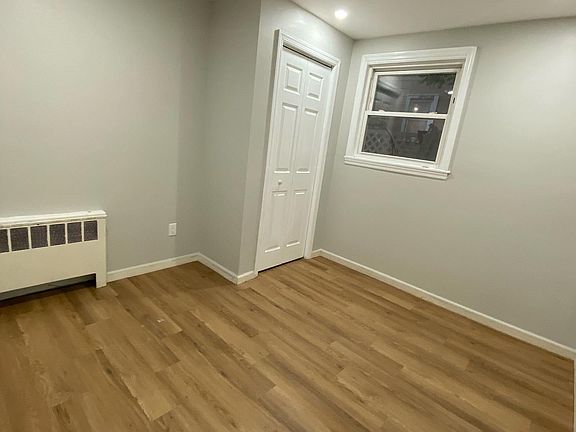 4th image of 492 McLean Ave