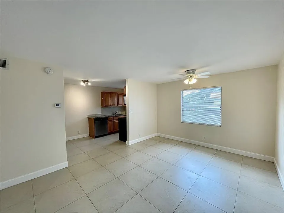 607 NE 29th Dr #18