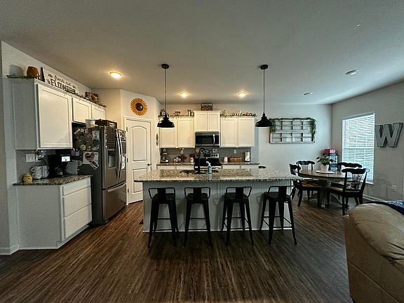 2nd image of 621 Lucille Dr
