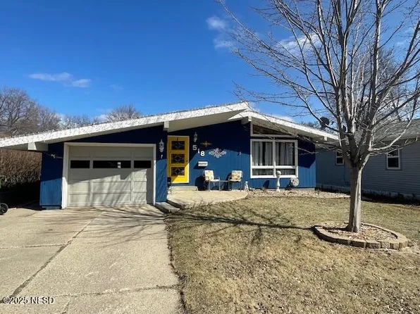 518 4th St NW, Watertown, SD 57201