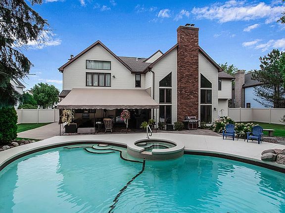 3rd image of 6242 Bridlewood Dr S
