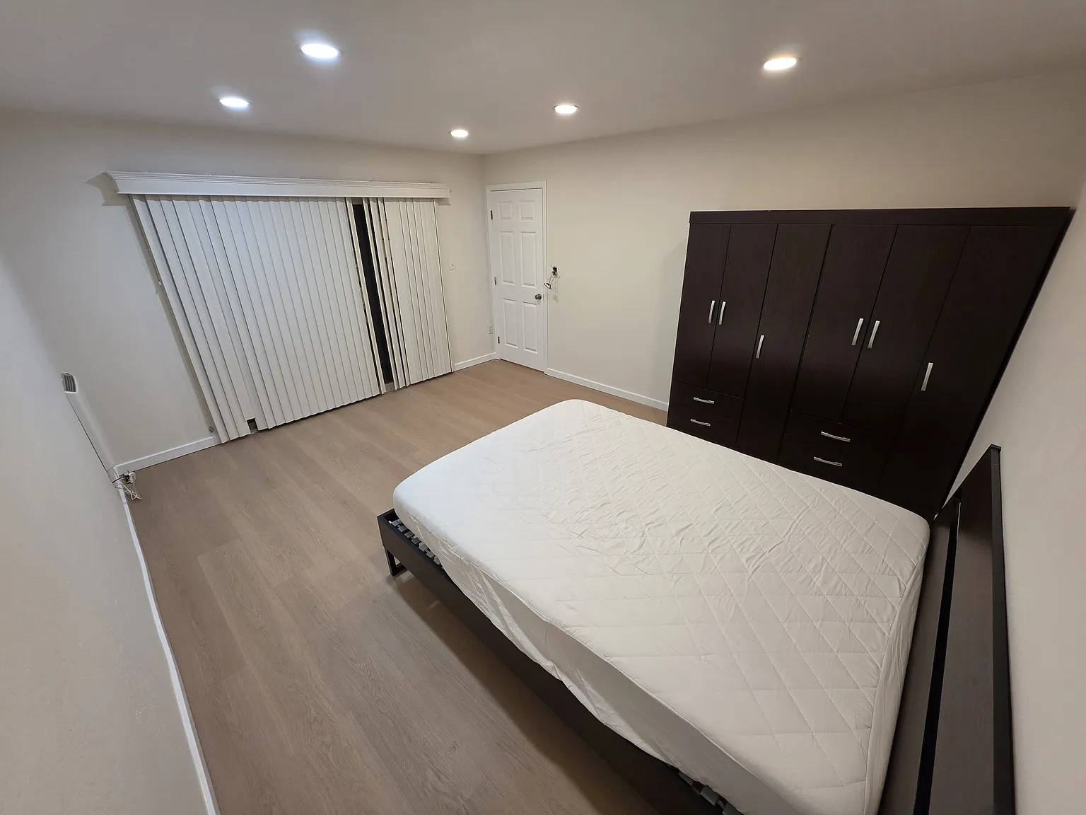 2 bed, 725 sqft, $4,700 — Photo 4