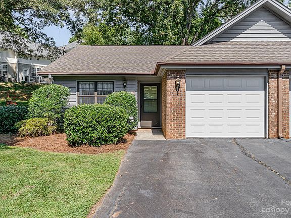 3rd image of 2607 Woodridge Dr