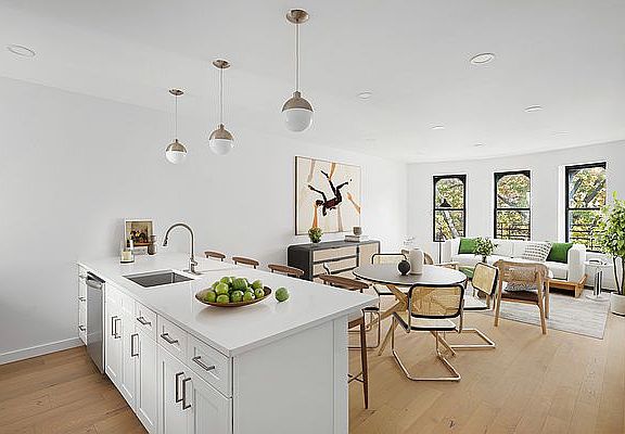 4th image of 812 8th Ave #1L