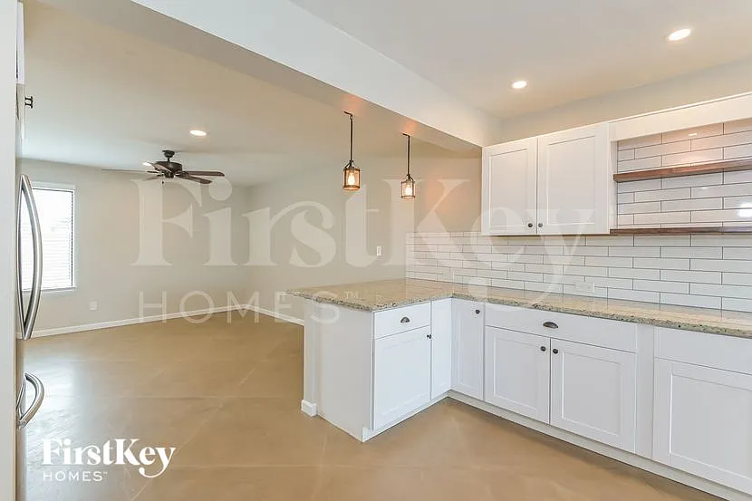 3 bed, 2.0 bath, 1250 sqft, $1,800 — Photo 4