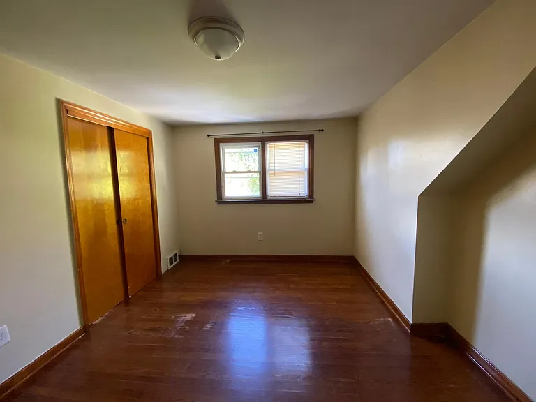 18 Townsend Ave — Photo 4