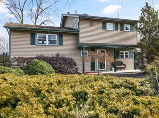 110 Avonridge Rd, Raritan, NJ 08869