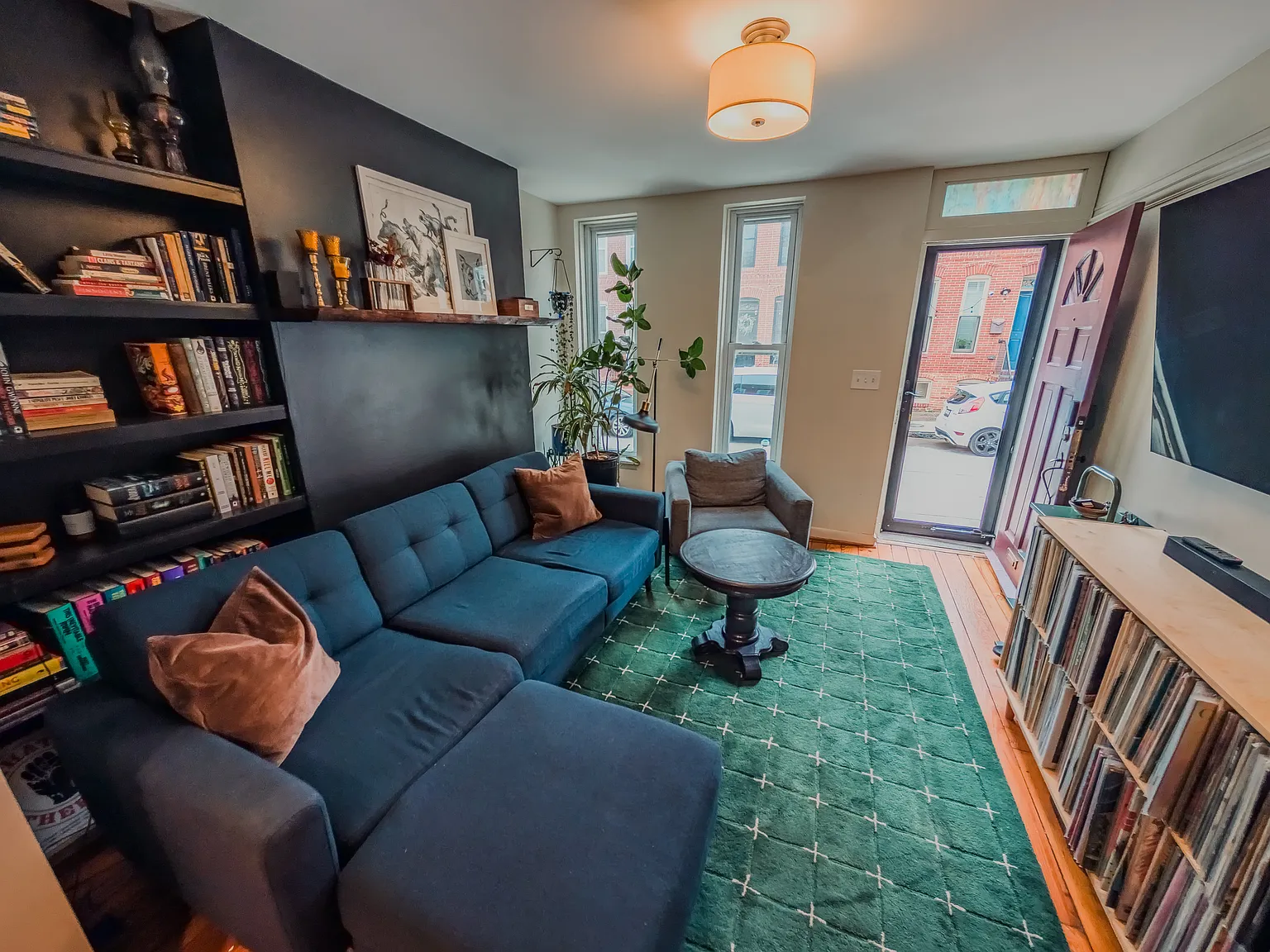 2 bed, 2.5 bath, 1200 sqft, $2,400 — Photo 2