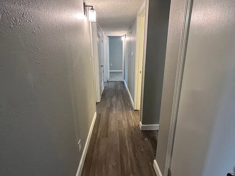 Crossroads Villa Apartments — Photo 50