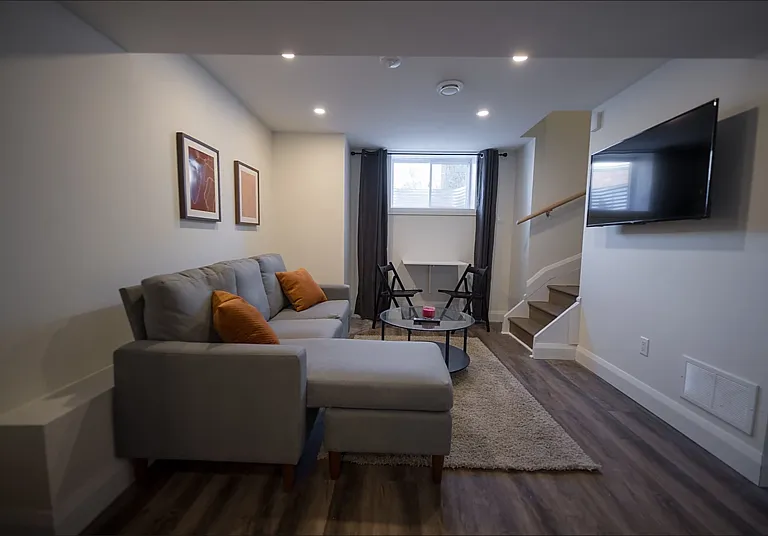 858 Bronson Ave #B — Photo 2