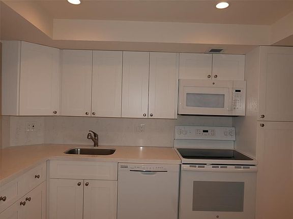 4th image of 3050 N Palm Aire Dr APT 606