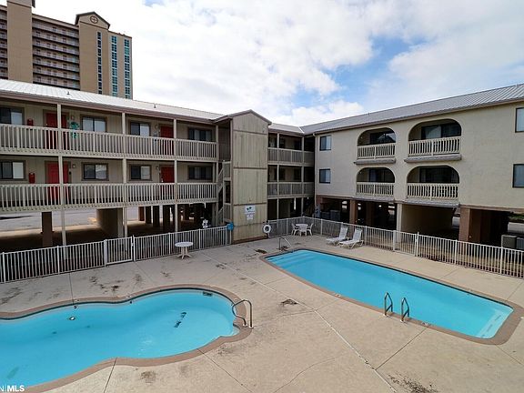 5th image of 930 W Beach Blvd #105