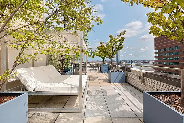 Rented by SERHANT. | media 22