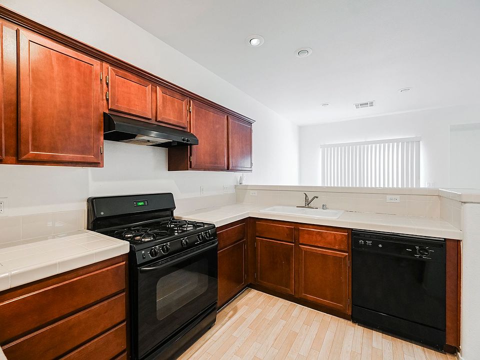 1st image of 932 Shades End Ave