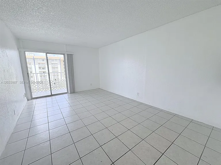 4550 NW 9th St #717E — Photo 3
