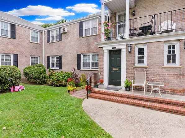 224-12 Horace Harding Expressway Sr S image 1 of 1