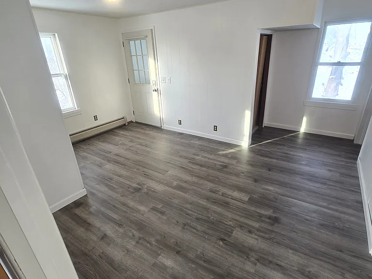 185 Malletts Bay Ave #B — Photo 2