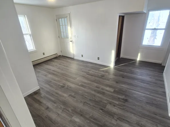 185 Malletts Bay Ave #B, Winooski, VT 05404