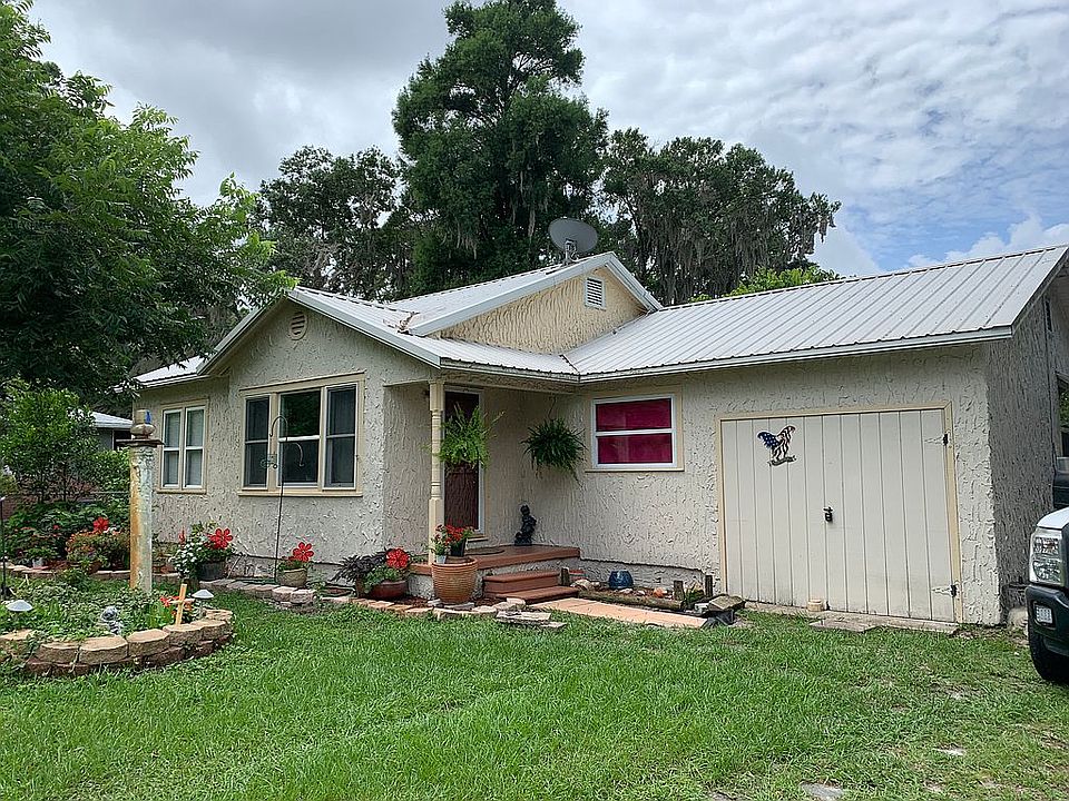 LAKEFRONT PROPERTY!!