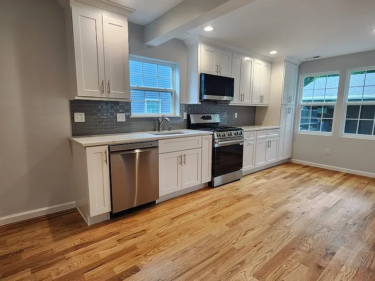 44 Rosewood Ave — Photo 20