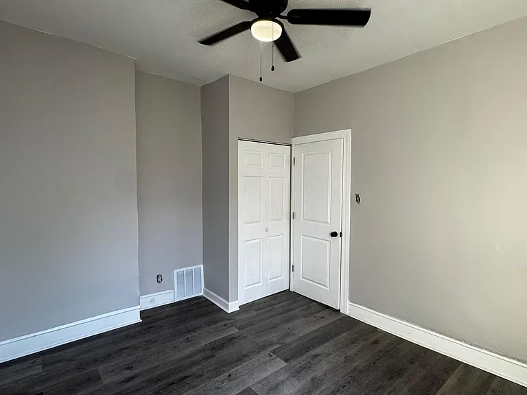 1540 W 70th St #1 — Photo 3