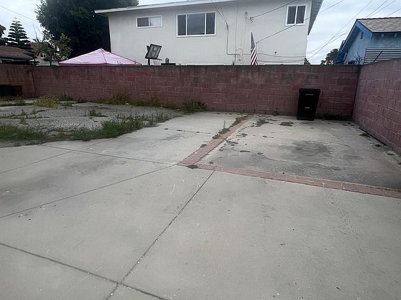5th image of 1100 W 39th Pl #1