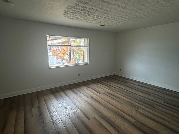 4th image of 3801 Sturbridge Ct #B2