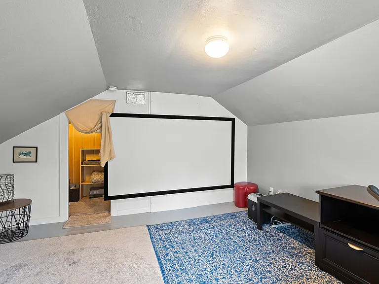 342 N 1st Ave — Photo 18