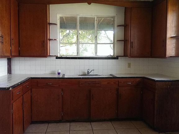 5th image of 807 Mikael Ave
