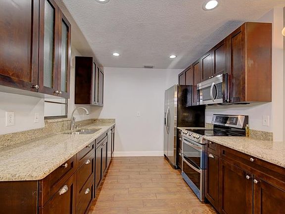 5th image of 14716 Laurel Lake Ln