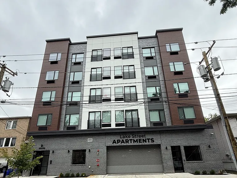 315 Lake St #402 — Photo 10