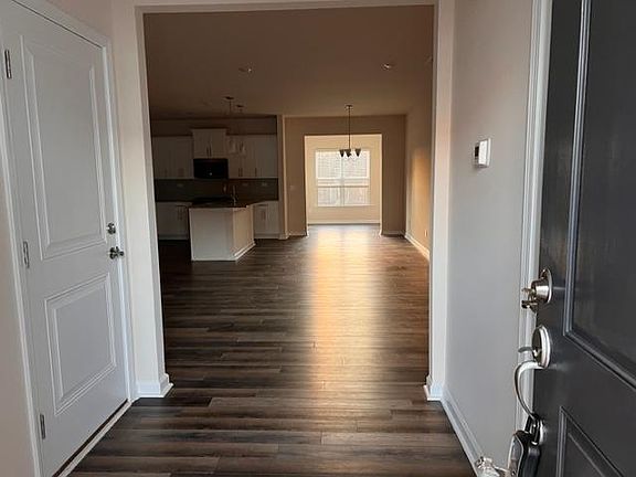 3rd image of 507 Vassar Dr #507