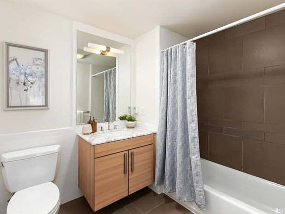 3rd image of 555 4th St Unit 907