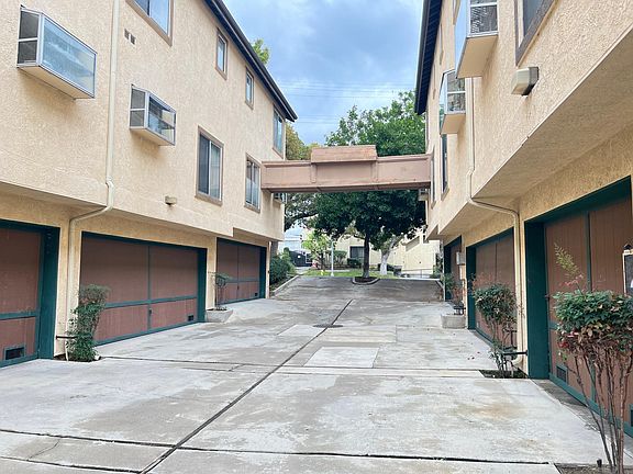 2nd image of 217 S Catalina Ave Unit 4
