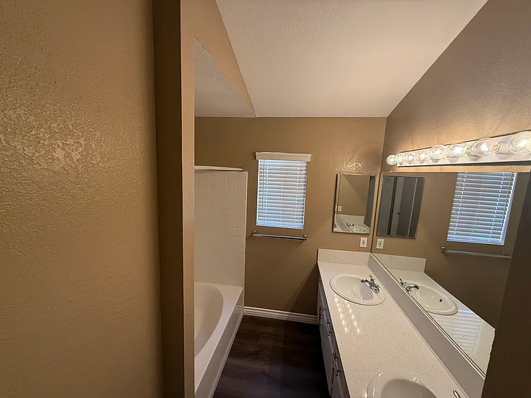 14819 Rosemary Dr — Photo 8