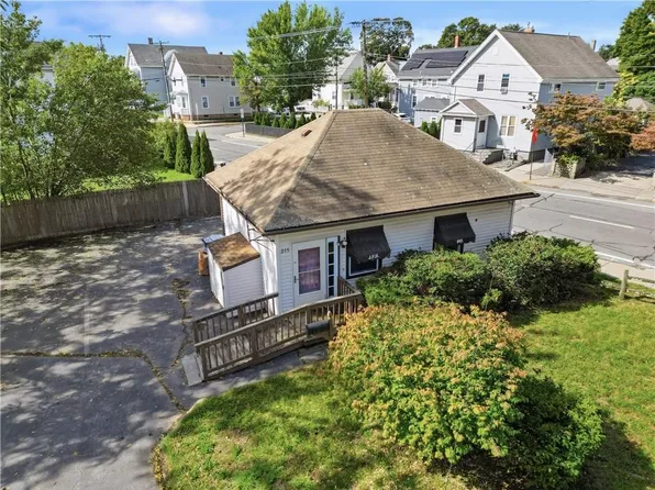 215 Waterman Ave, East Providence, RI 02914
