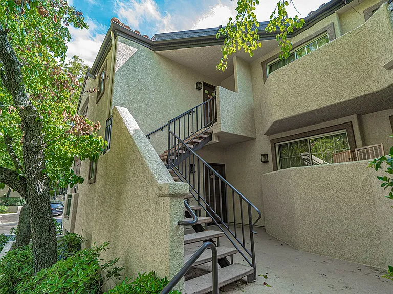 24109 Del Monte Dr #466 — Photo 2