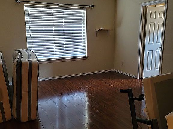 5th image of 702 Holiday Hills Dr