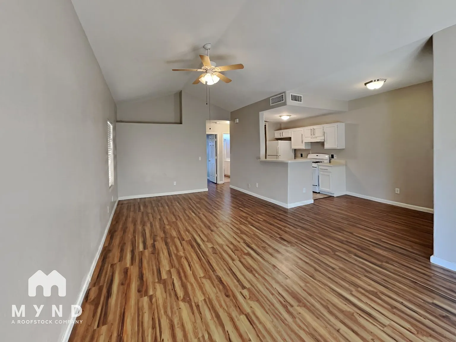 2 bed, 1.0 bath, 877 sqft, $1,690 — Photo 3