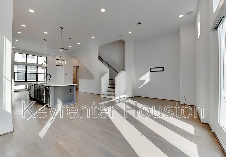 2928 Lamar St — Photo 22