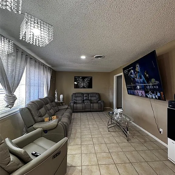 1104 Delmar St — Photo 3