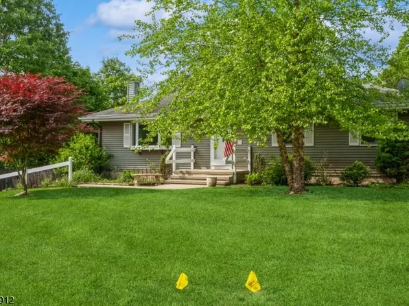 13 School St, Califon Boro, NJ 07830
