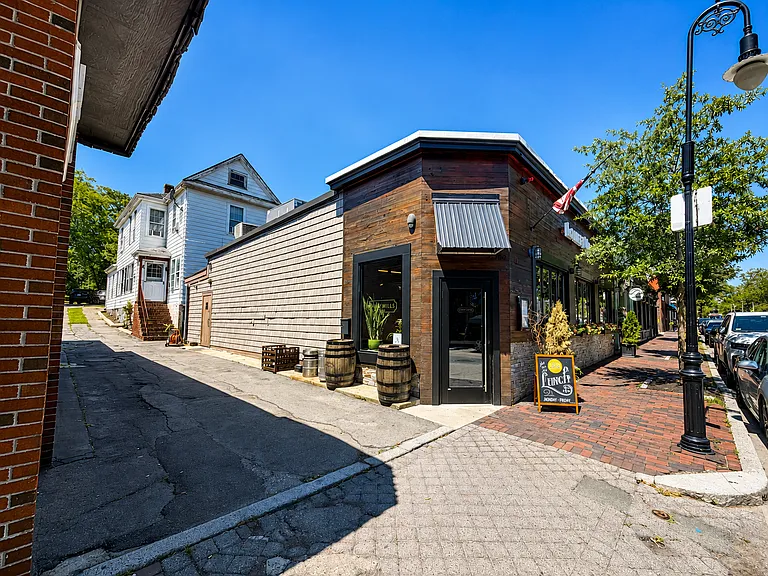 1 Adirondack Pl — Photo 15