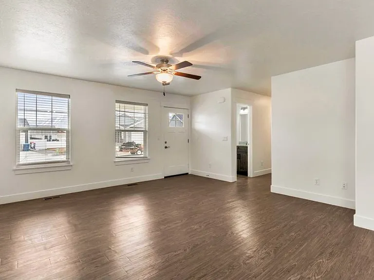 849 N 210 W — Photo 25